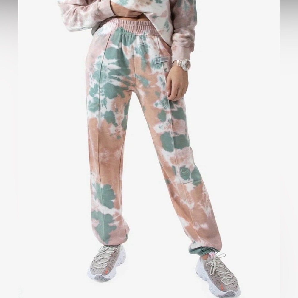 Nike Tie dyed oversized sweatpants (New) - Picture 2 of 10